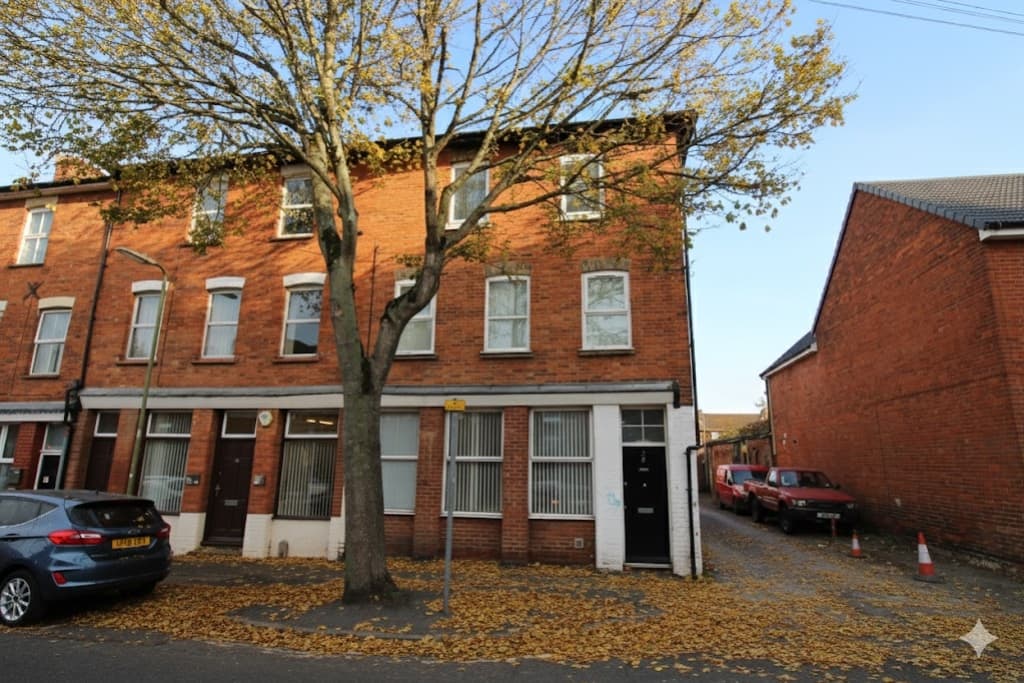 Queens Road, Farnborough, Hants, GU14