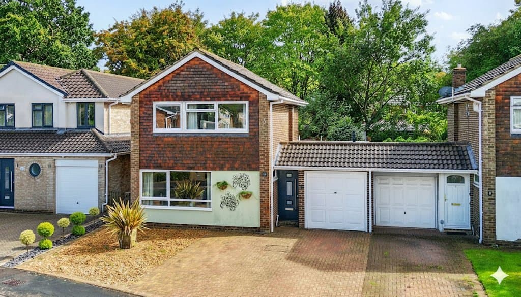 Melville Avenue, Frimley, Camberley, Surrey, GU16 8NA