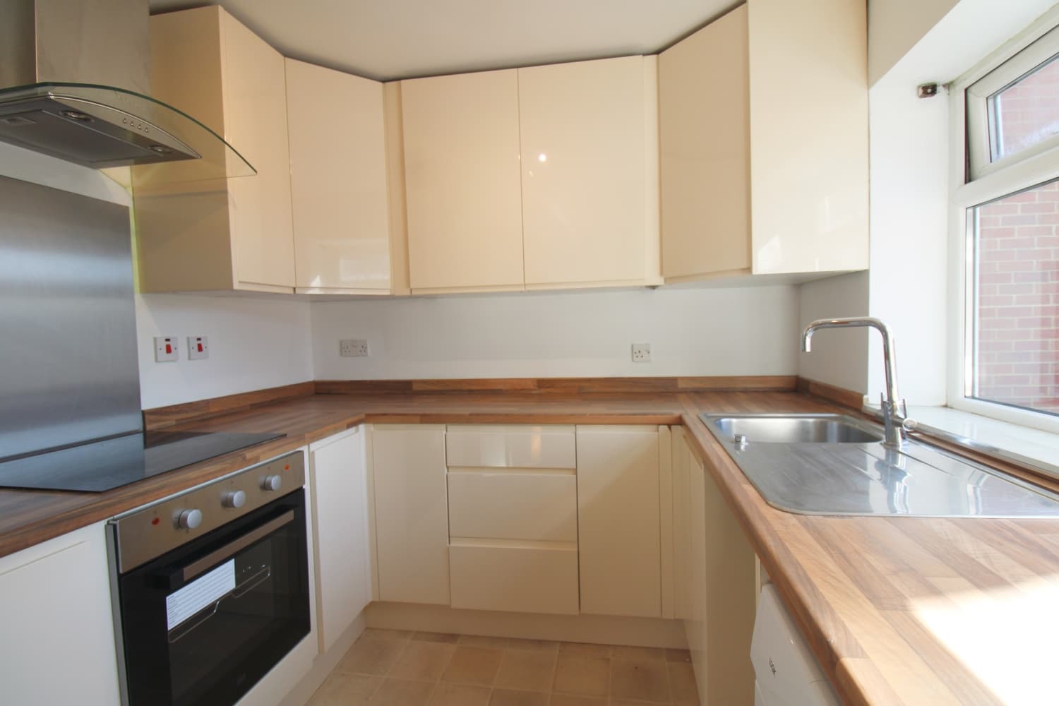 Cove Road, Farnborough, Hampshire, GU14