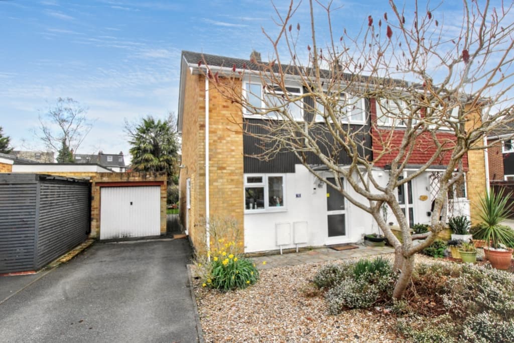 Whins Close, Camberley, Surrey, GU15