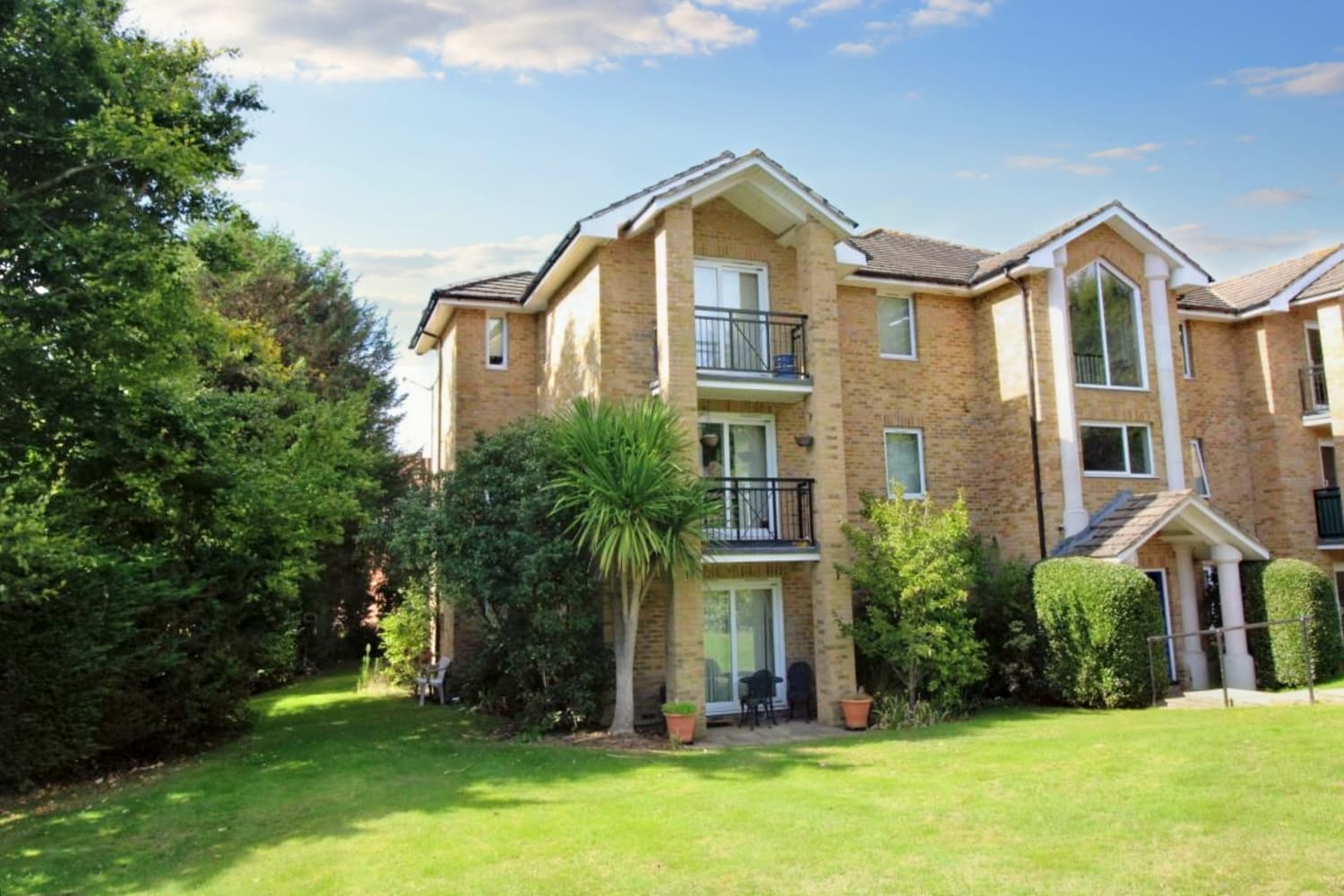 Stratford Court, Salisbury Road, Farnborough, Hants, GU14