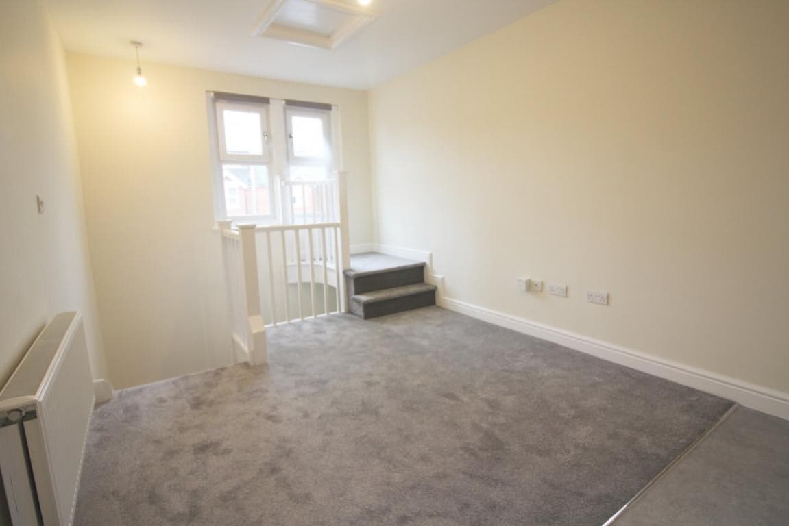 Farnborough Road, Farnborough, Hants, GU14