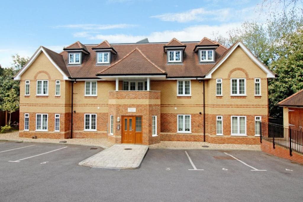 Flat 9 Brackendale Court 116 Portsmouth Road, Camberley, Surrey