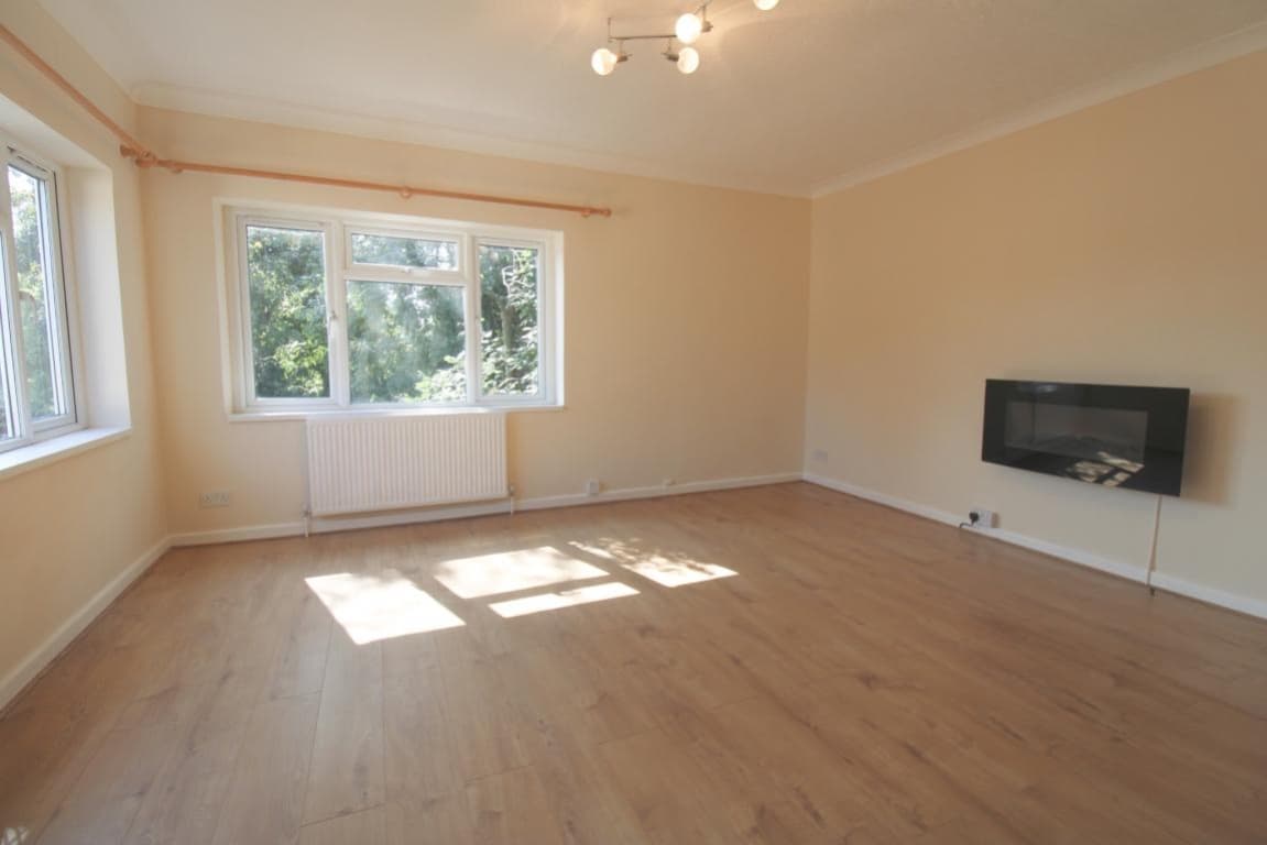 Cove Road, Farnborough, Hampshire, GU14
