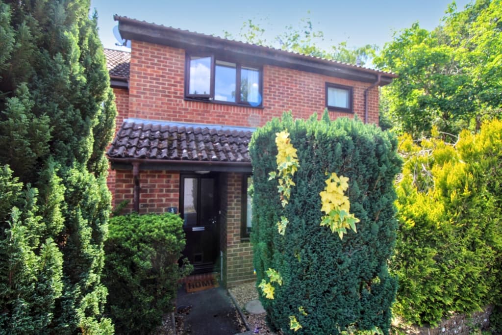 Essex Close, Frimley, Camberley, Surrey, GU16