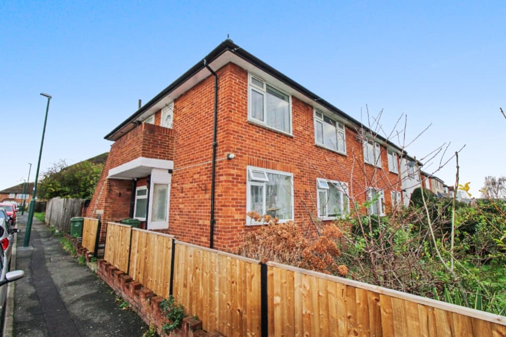 Bisley Close, Worcester Park, Surrey, KT4