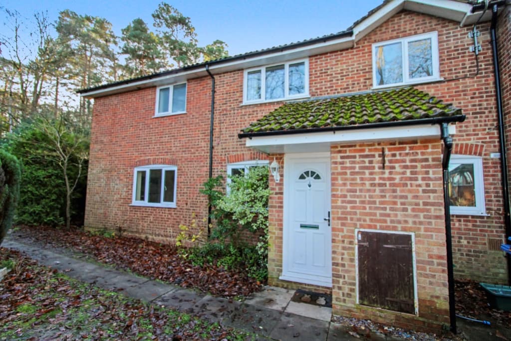 Shaftesbury Mount, Blackwater, Camberley, Surrey, GU17