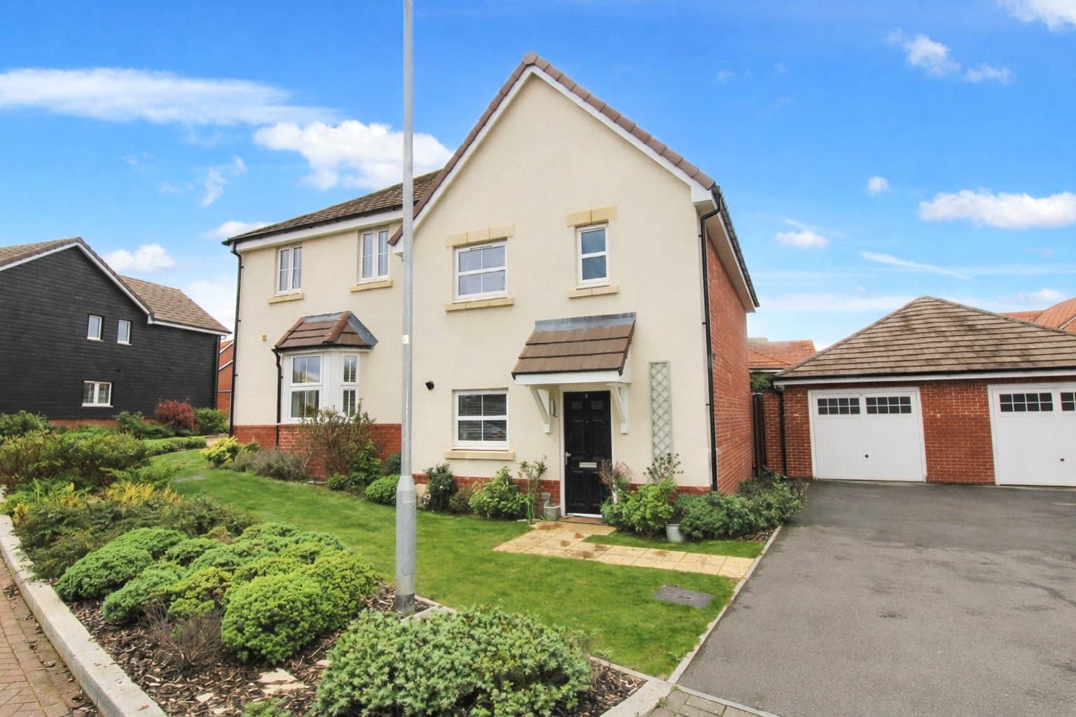 Muir Gate, Binfield, Bracknell, Berkshire, RG42 4GF