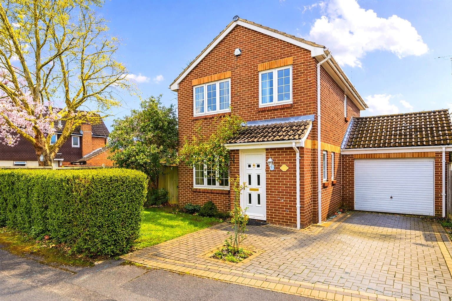 Larch Way, Farnborough, Hampshire, GU14 0QN